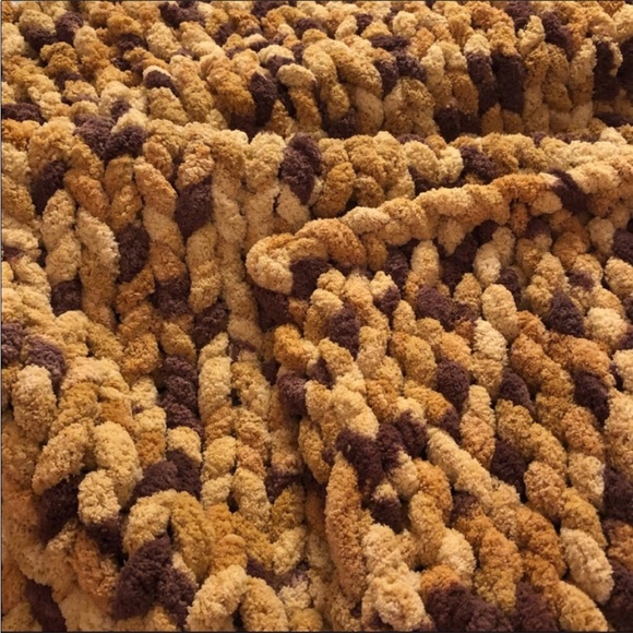 🔥🔥 Customized Homeknit chunky loop blanket..multi options available - Picture 7 of 7